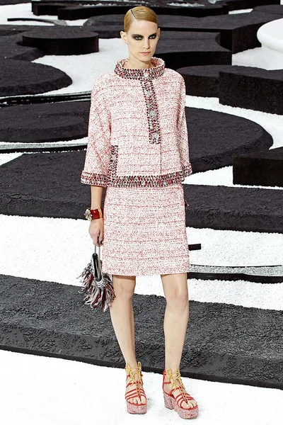Look 18